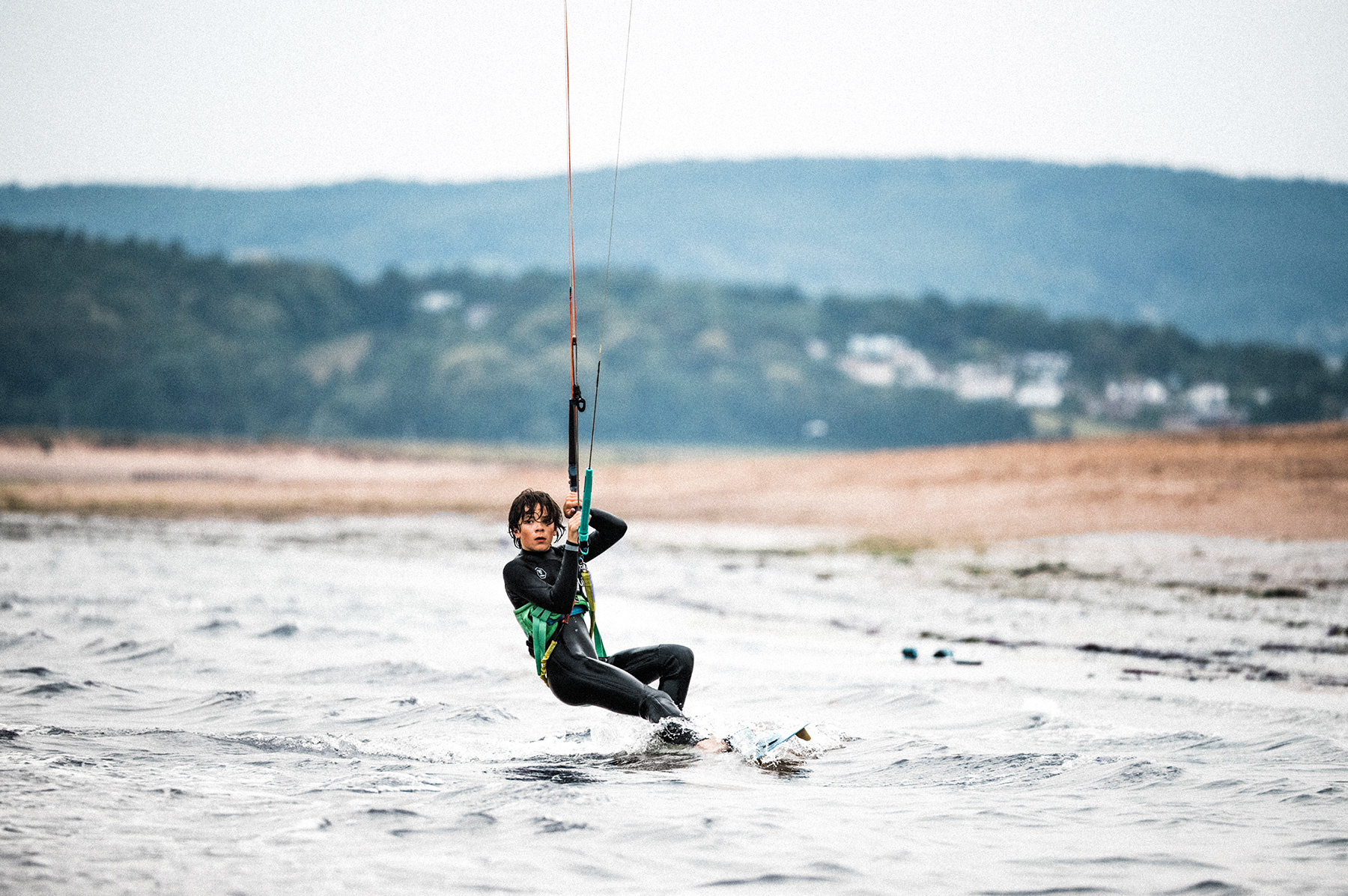 Boy kitesurf